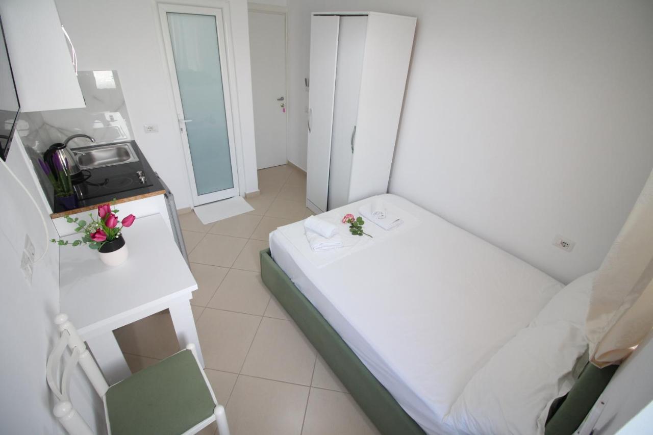 Emerald Inn Ksamil Exterior photo