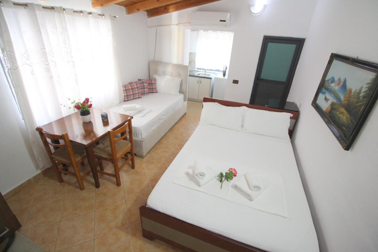 Emerald Inn Ksamil Exterior photo
